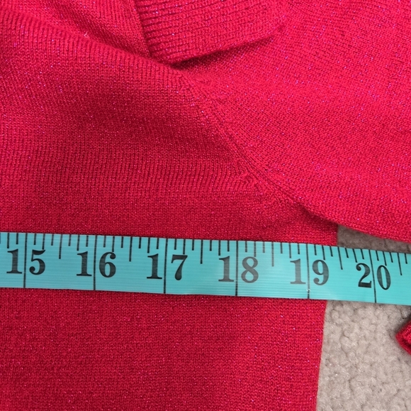 MOLLY BRACKEN NWT Red Sparkle V-Neck Sweater with Ruffle Shoulders. Size Large - Picture 12 of 13